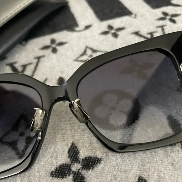 Saint Laurent Glossy Black Sunglasses - Picture 4 of 7